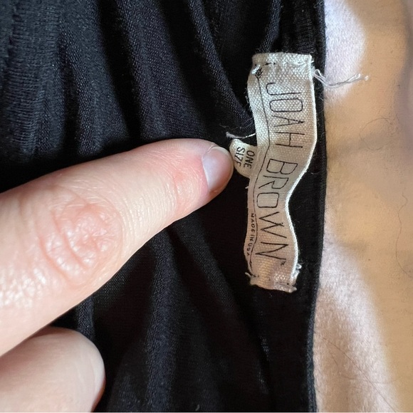 Black Off-Shoulder Long Sleeve Crop Top - Picture 5 of 6